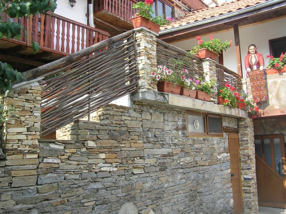 Sharkov Guest House Dolen Kültér fotó